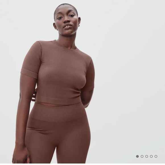 Everlane Seamless Bike Short and Tee in Acorn - Picture 3 of 8